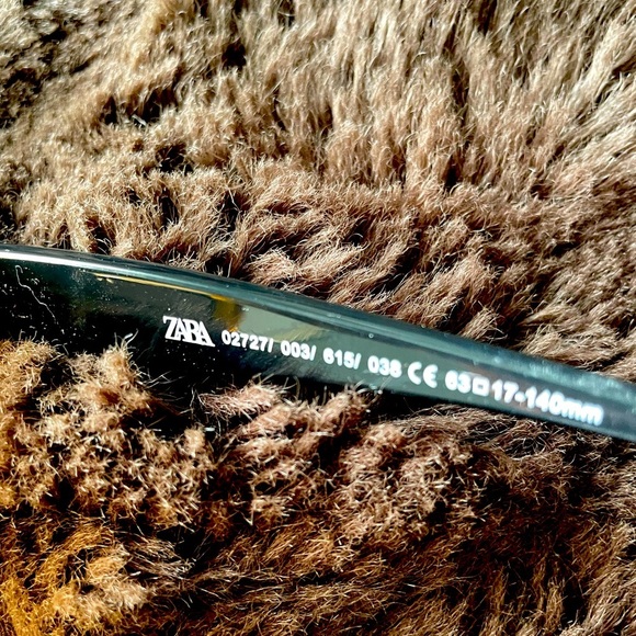 Zara Sunglasses with Brown Rim and Rounded Frame - Picture 3 of 4